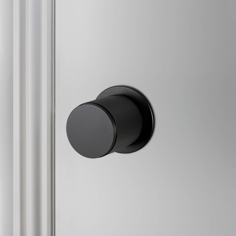 DOOR KNOB SET / PASSAGE / CROSS / BLACK