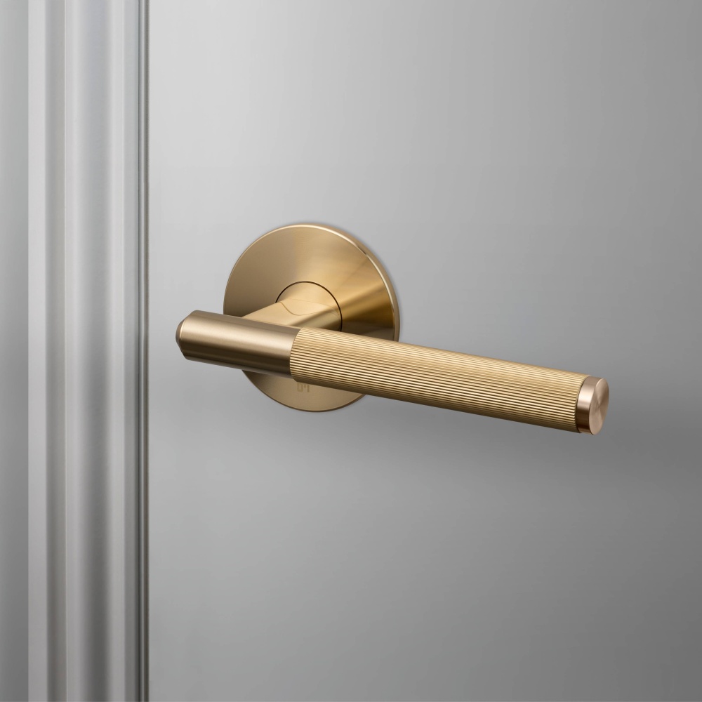 DOOR HANDLE SET / PASSAGE / LINEAR / BRASS