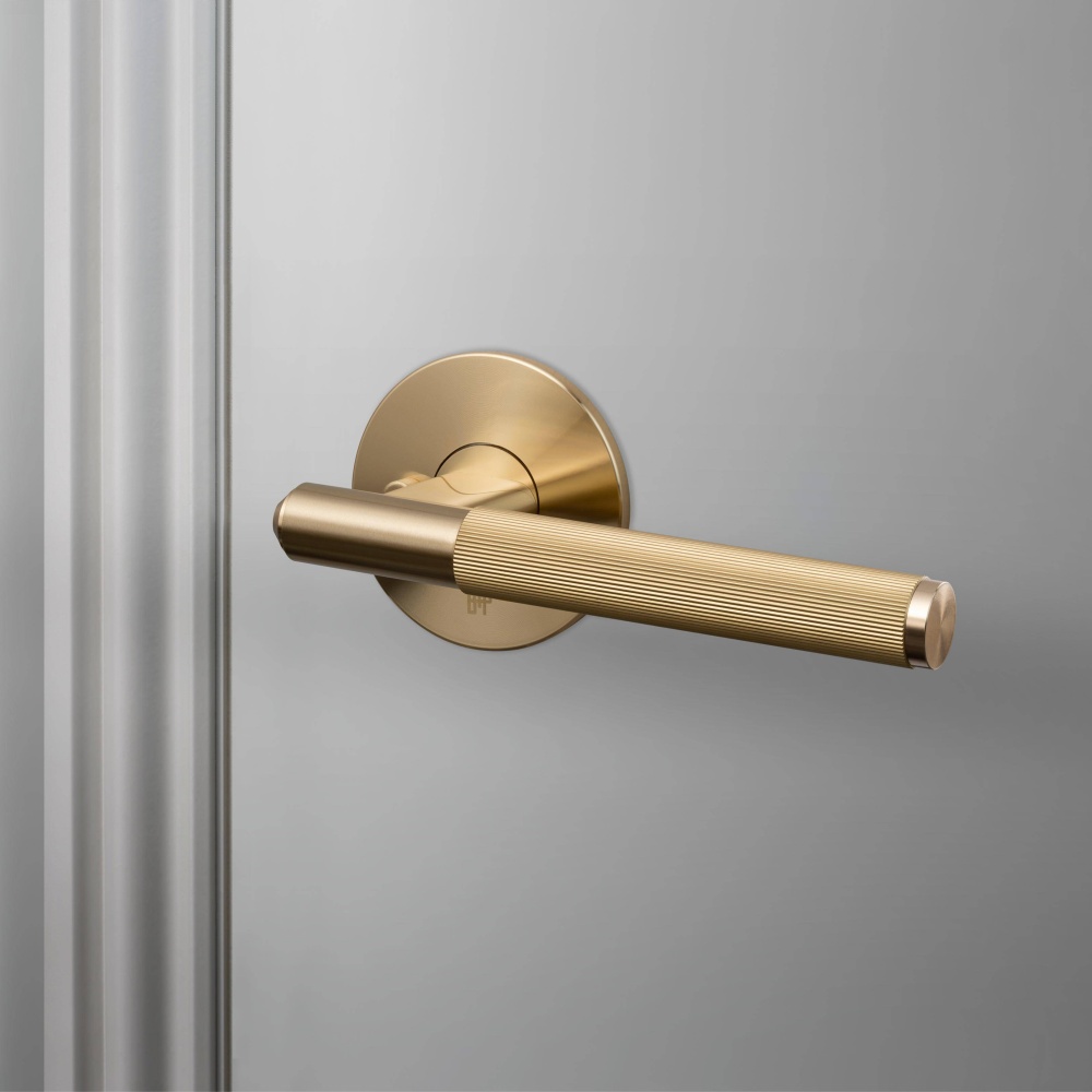 DOOR HANDLE SET / PRIVACY / LINEAR / BRASS