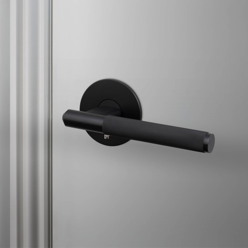 DOOR HANDLE SET / PASSAGE / LINEAR / WELDERS BLACK