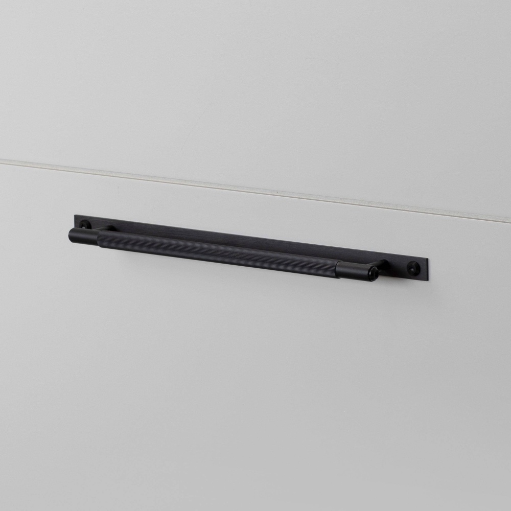 PULL BAR / PLATE / LINEAR / BLACK / MEDIUM