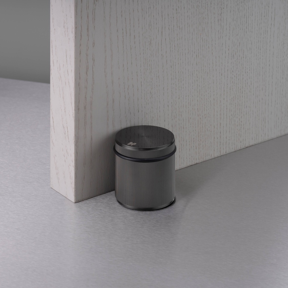 DOOR STOP / FREESTANDING / LINEAR / GUN METAL