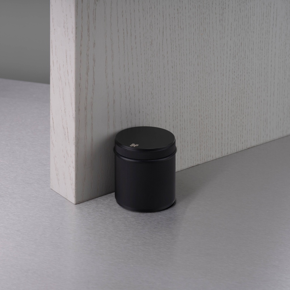 DOOR STOP / FREESTANDING / LINEAR / BLACK
